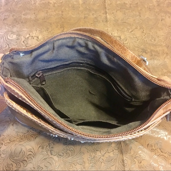 Blinged out cross western purse!🤠 - Picture 4 of 8